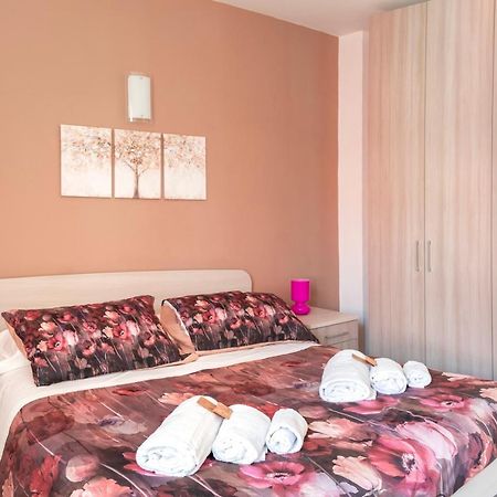 A 2 Passi Da Alba With 6 Beds Apartment Rodello Luaran gambar