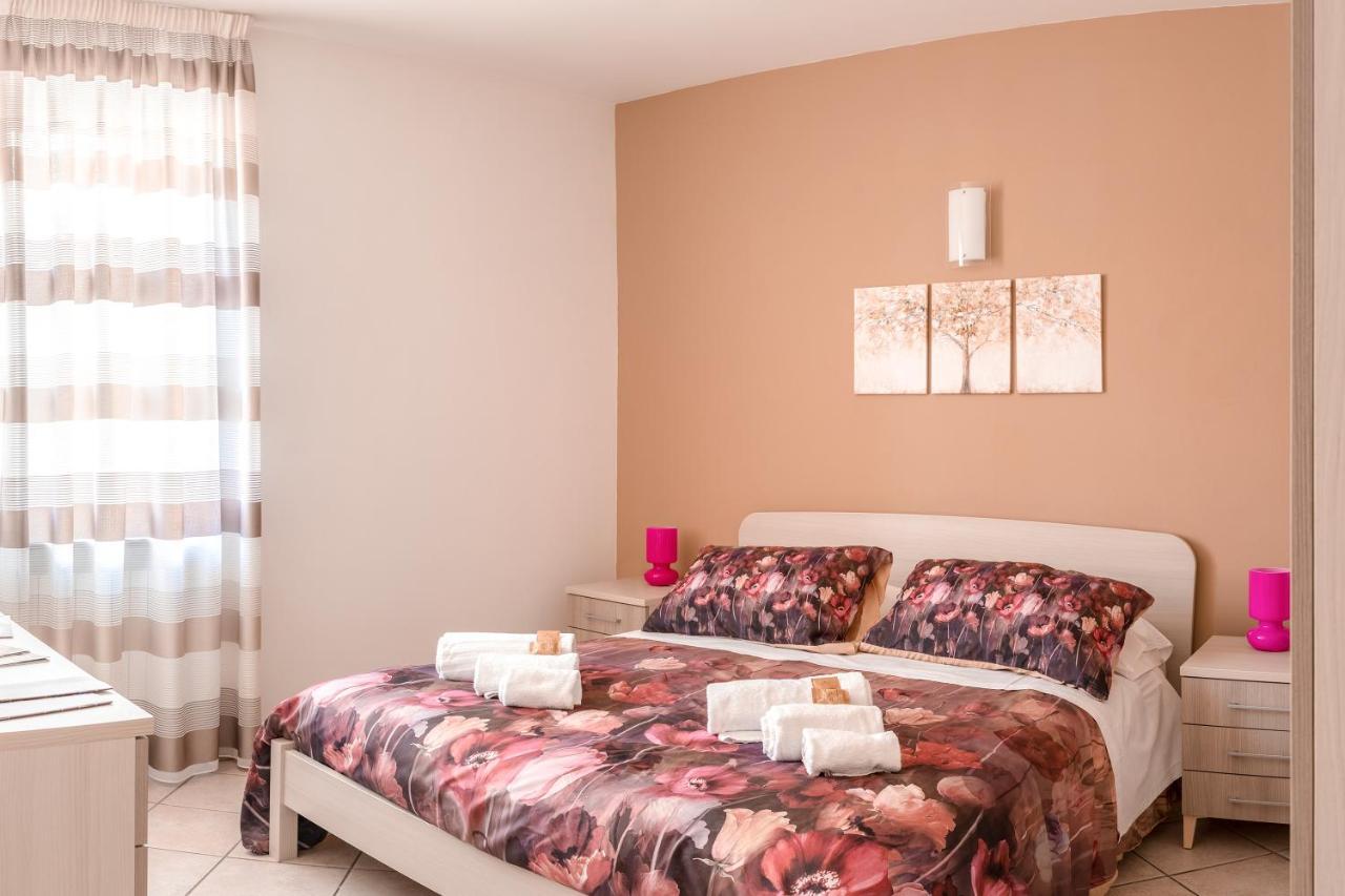 A 2 Passi Da Alba With 6 Beds Apartment Rodello Luaran gambar